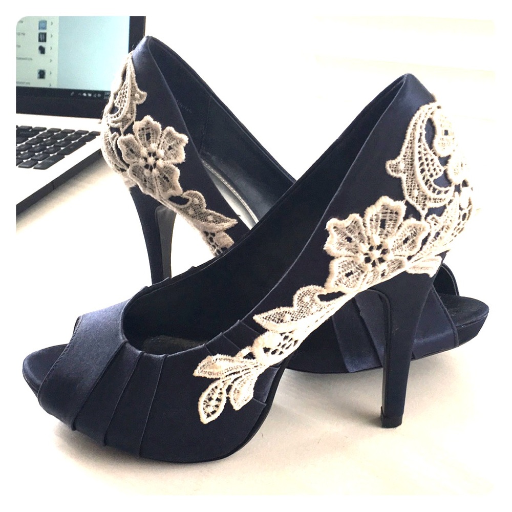 Navy blue laced heels